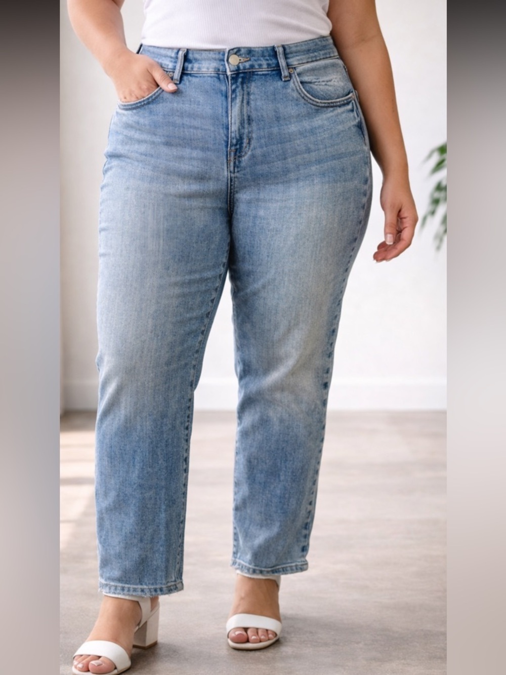 Torrid Bombshell Jeans 30R Womens Plus Size Light Wash Stretch Straight